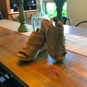 MINNETONKA FRINGE WEDGE
